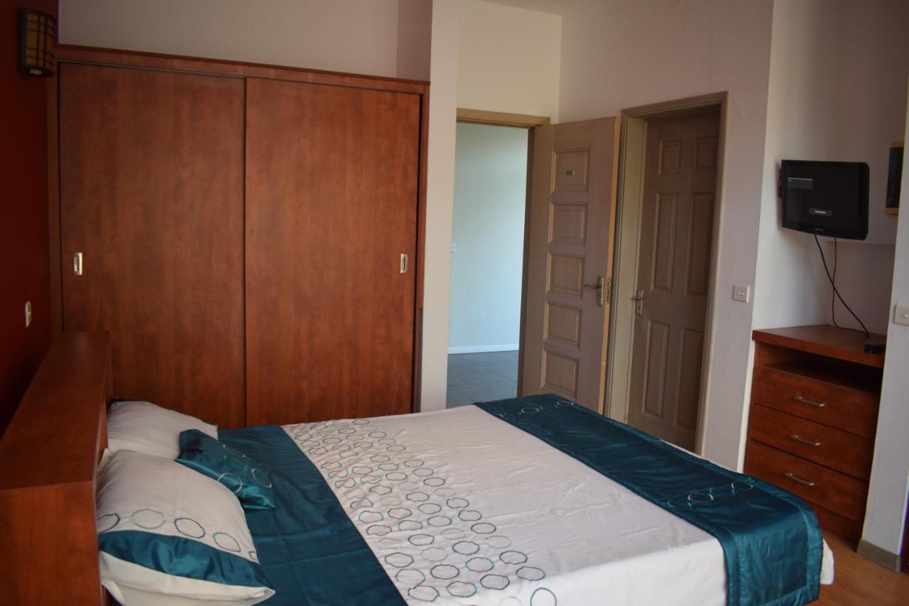 Ocean Drive Studio - Opposite The Beach Grand Baie Bagian luar foto