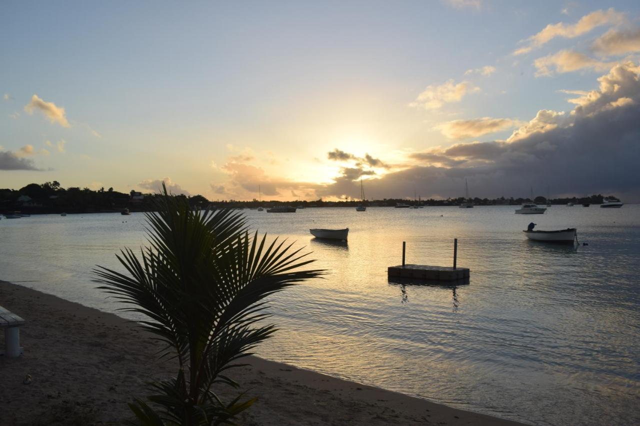 Ocean Drive Studio - Opposite The Beach Grand Baie Bagian luar foto