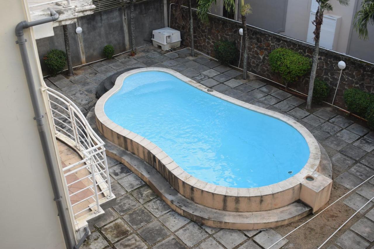 Ocean Drive Studio - Opposite The Beach Grand Baie Bagian luar foto