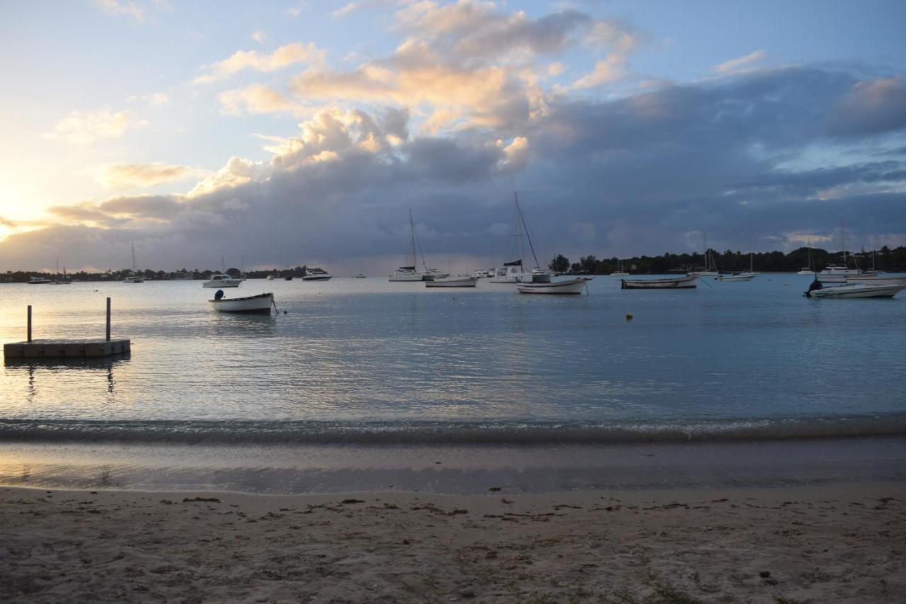 Ocean Drive Studio - Opposite The Beach Grand Baie Bagian luar foto