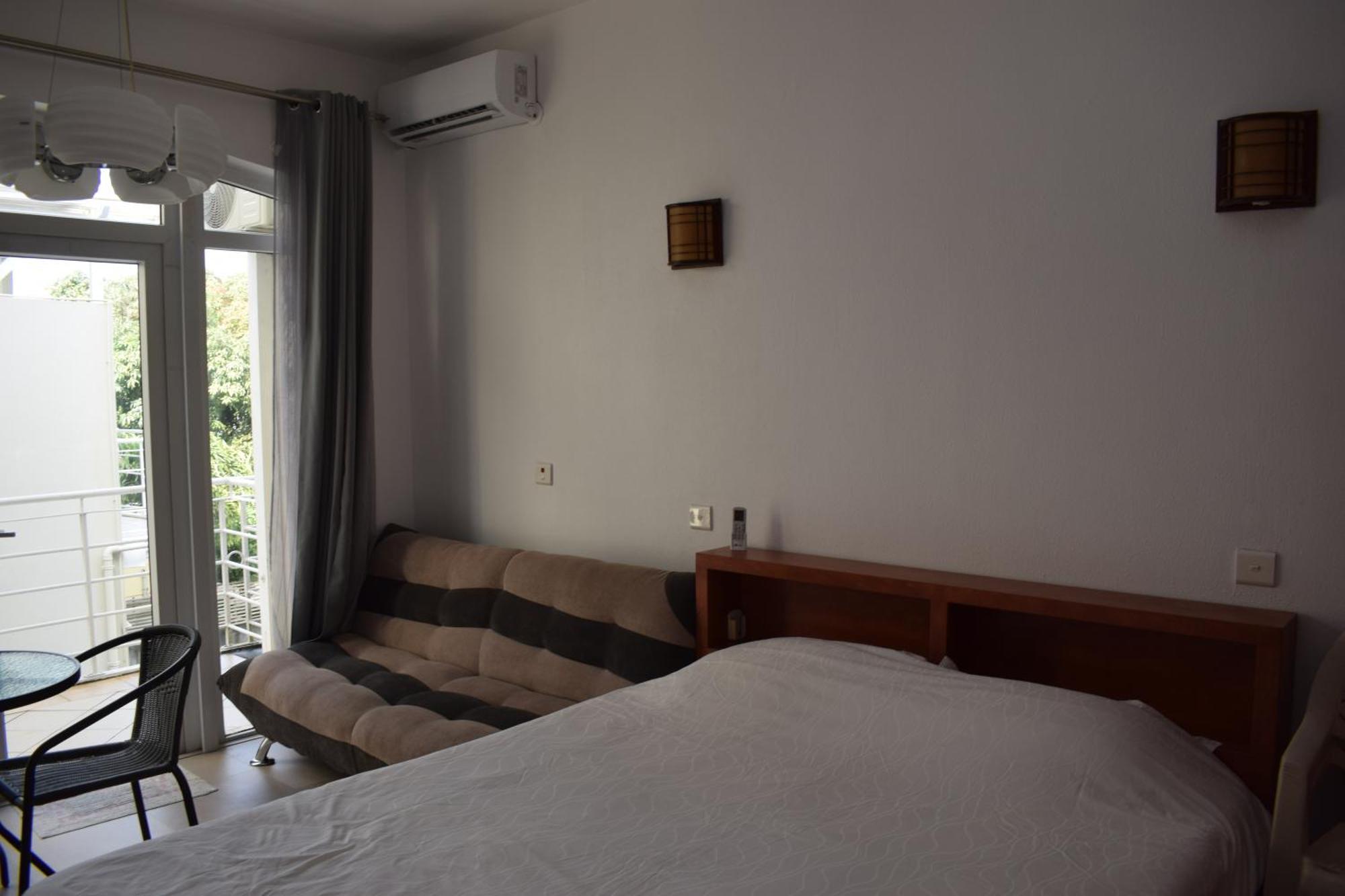 Ocean Drive Studio - Opposite The Beach Grand Baie Bagian luar foto