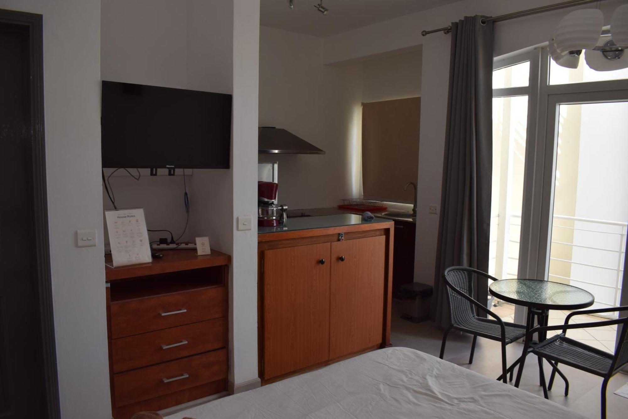 Ocean Drive Studio - Opposite The Beach Grand Baie Bagian luar foto